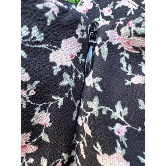 L.A. Hearts XS Black Floral Ruffle Hem Shorts With Side Zipper Closure - Picture 6 of 7